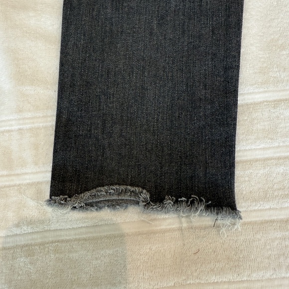 Women’s AG Gray Wash Skinny Jeans with Rough Cut Hem - Picture 8 of 8